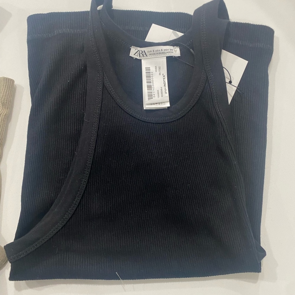 NWT black crew neck tank